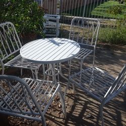 5 Pieces Patio Set, Asking $180.00