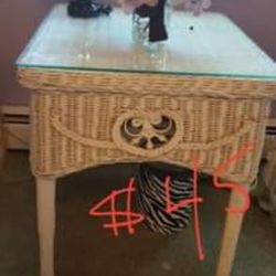 wicker table 