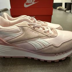 Girls Reebok Size 3