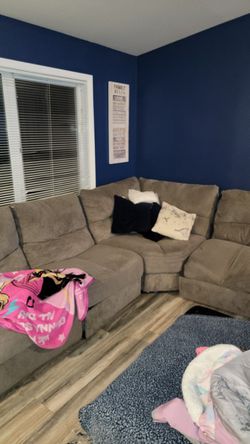 Couch With Recliner On Both Ends  Thumbnail