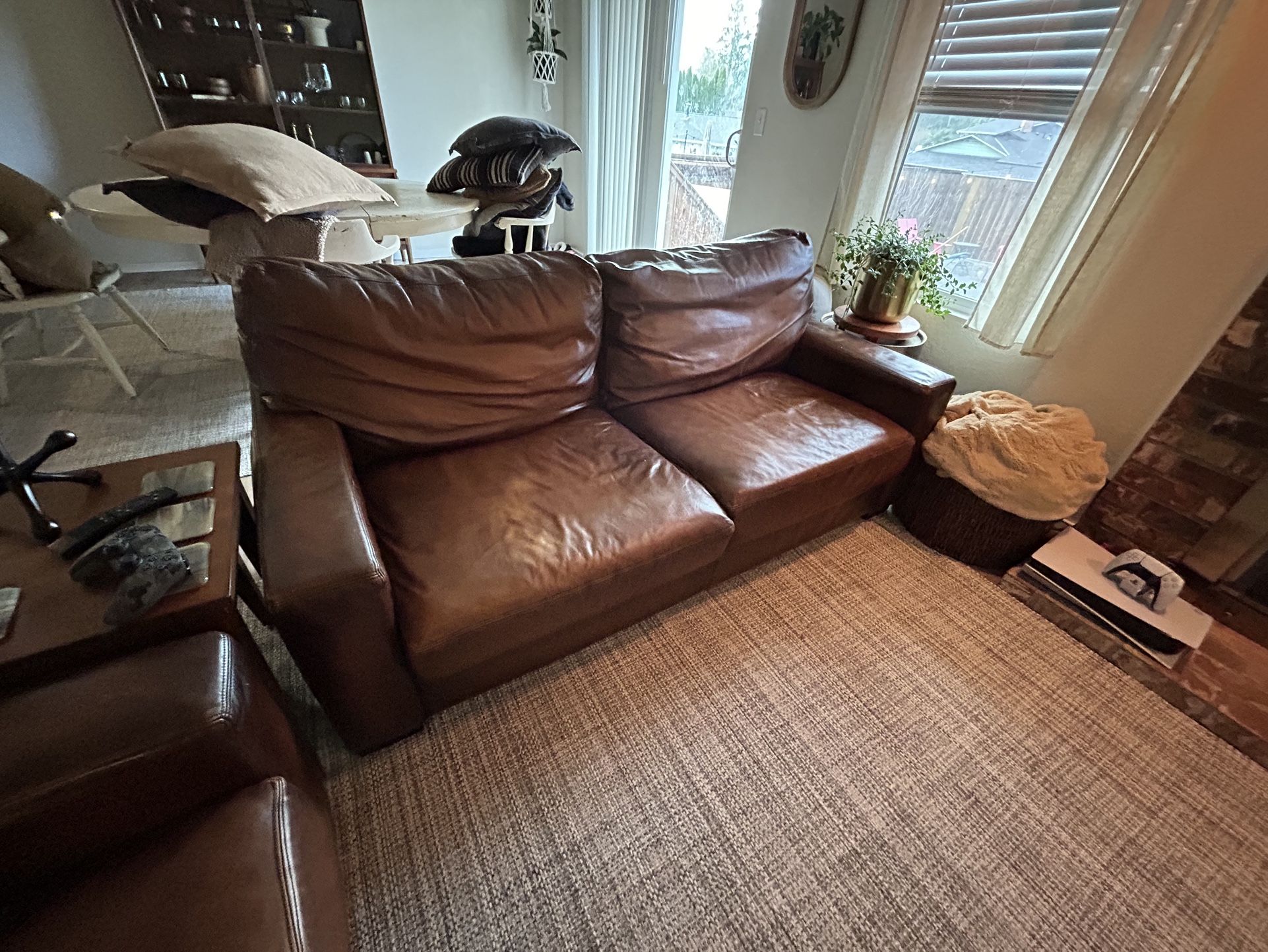 Pottery Barn Turner Square Arm Leather Couches for Sale in Everett, WA OfferUp