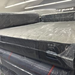 QUEEN SIZE SERTA ICOMFORT PRO MATTRESS & BOX SPRING BED SET