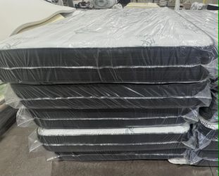 NEW King Mattress Deluxe Hybrid