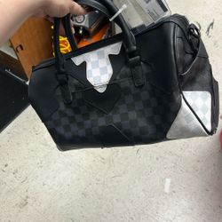 Spray ground purse