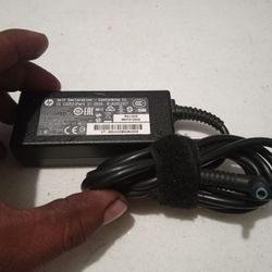 Hp Laptop Adapter 19.5v  2.31 Amperios 