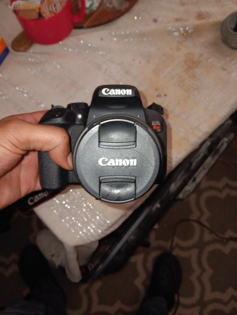 Cannon Eos Rebel T7i Camera
