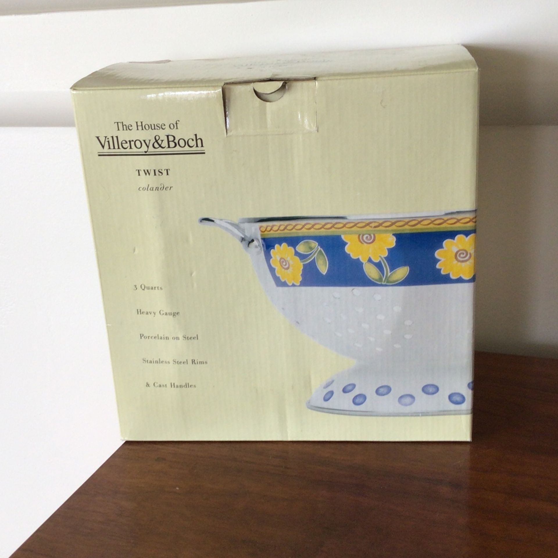 New In Box 3 Quart Colander New, Villeroy & Boch