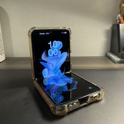 Samsung Galaxy Z Flip 4 Unlocked 
