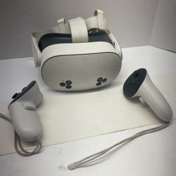 META QUEST 3S VR HEADSET WITH 2 TOUCH PLUS CONTROLLERS WHITE (CMP129260)
