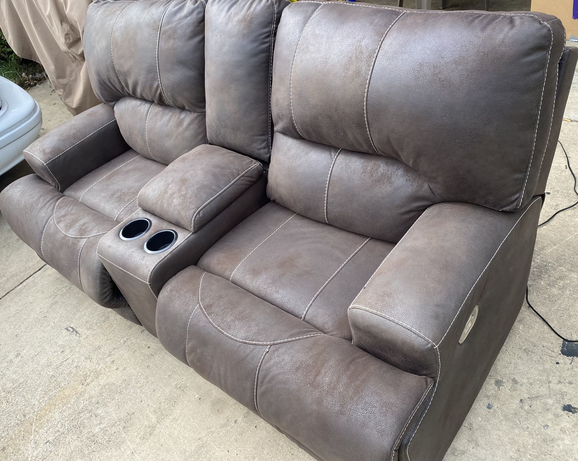 Recliner Sofa! Free Delivery! Electric Recliner!