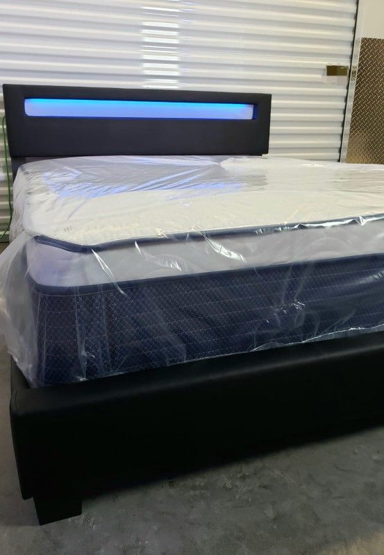 NEW QUEEN PILLOW TOP MATTRESS and BOX SPRING. Bed frame not included 👍