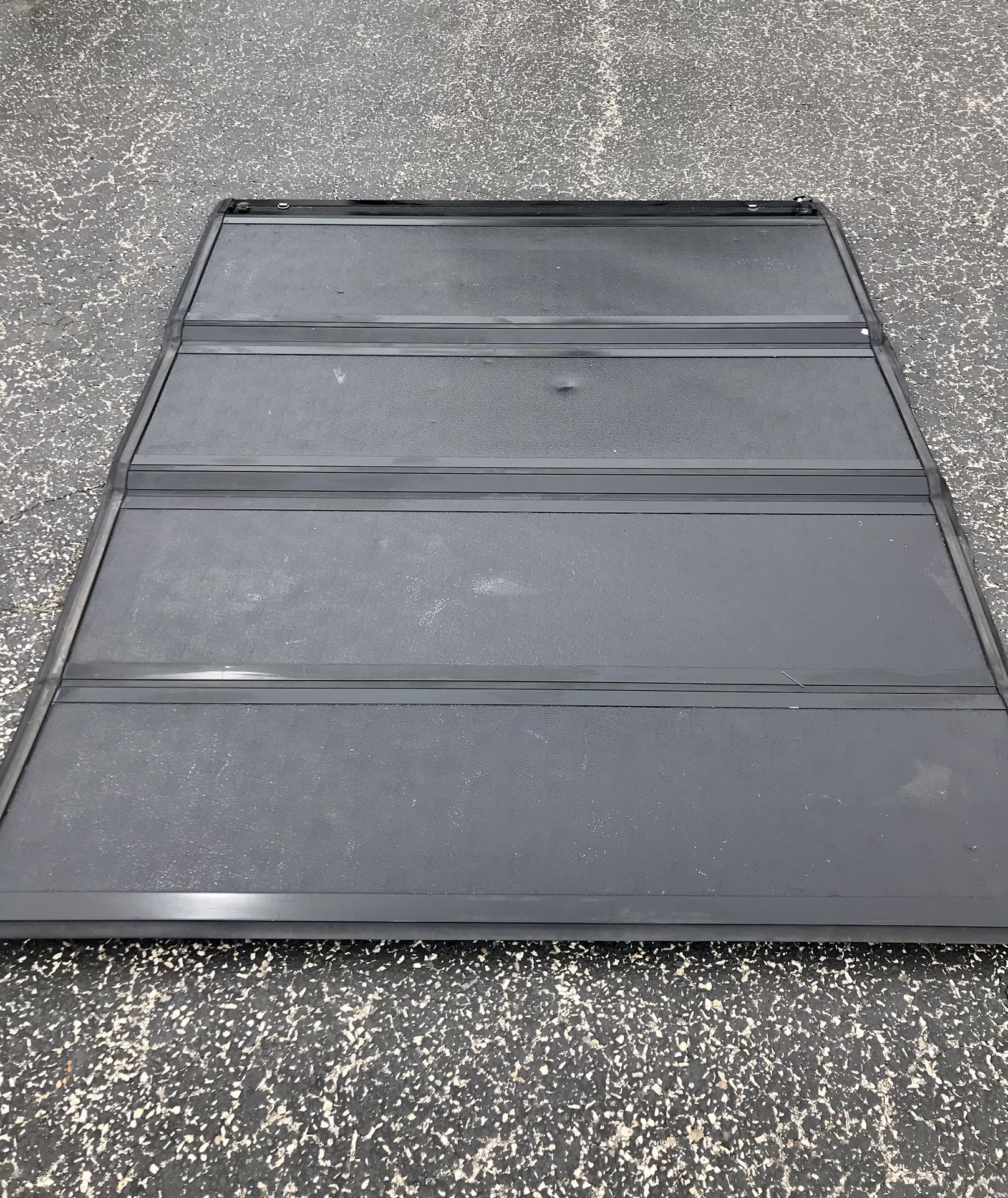 FORD F150 6.5 HARD TRUCK BED COVER.