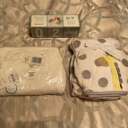 New - Baby gift set boy or a girl Plush blanket, Long Sleeve Onsie Pack, baby Monthly age blocks: months, weeks