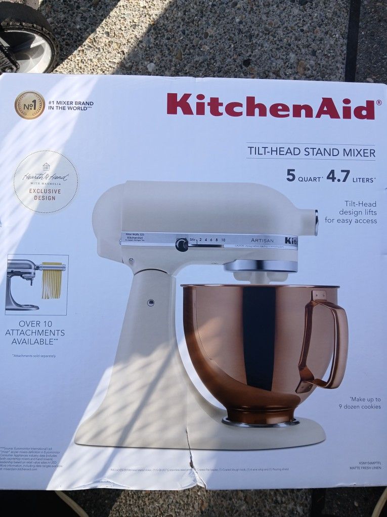 Kitchenaid 5 Quart ARTISAN Mixer(Matte Fresh Linen)