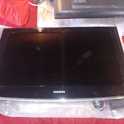 32" Samsung TV Model # LN32B360C5D