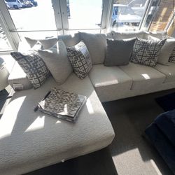 Cozy Beige Sofa Chaise😍