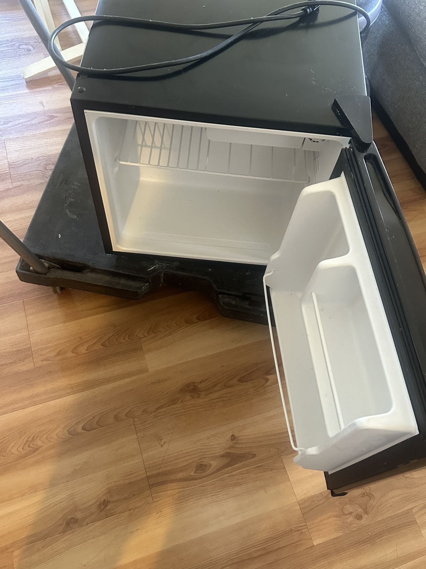 Honeywell mini Fridge 100$