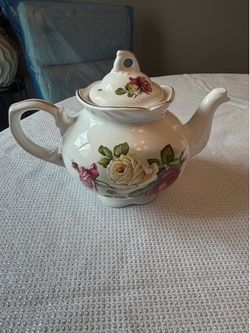 #5- Arthur Wood Vintage Teapot