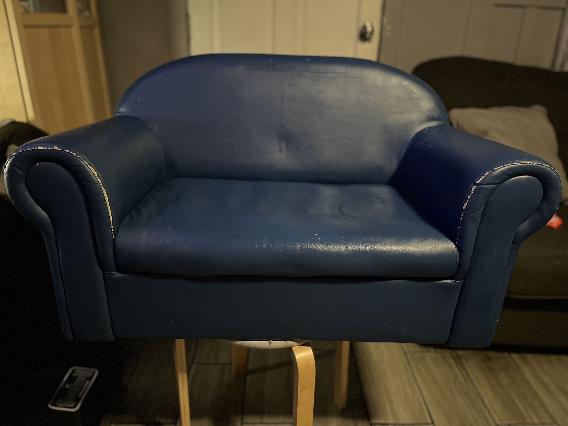 Lakeshore Kids Couch 25$