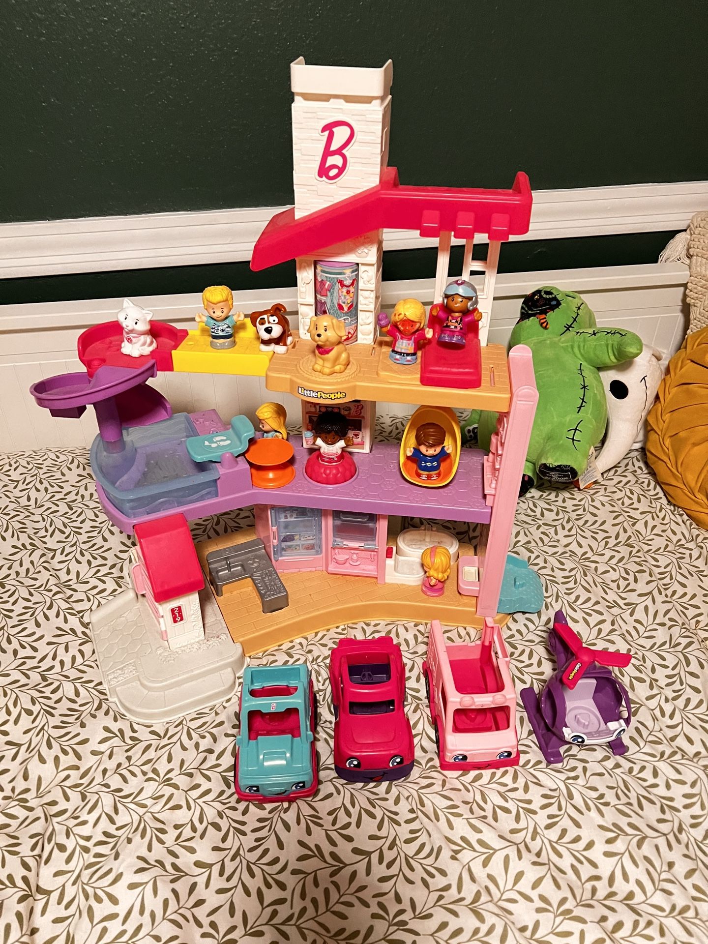 Little People Barbie Dream House Playset with Vehicles & Figures  display picture 1
