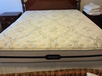 Pristine King Beautyrest Black Mattress and Box Spring