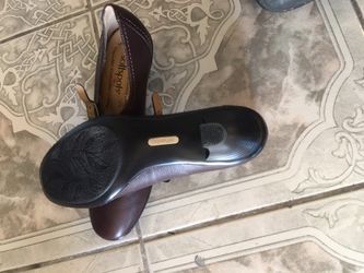 Soft spot shoes 8.5 woman