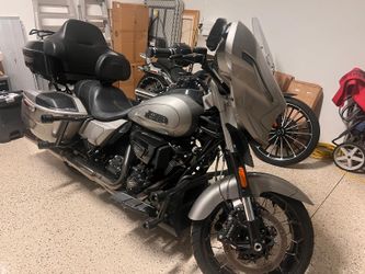 2023 Harley-Davidson CVO Street Glide – Titanium | VVT 121 | Only 260 Original Miles