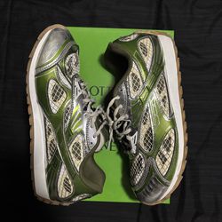 Bottega veneta orbit olive green