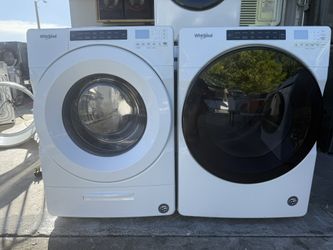 Whirpool Large Capacity Washer And Dryer Set With Warranty 