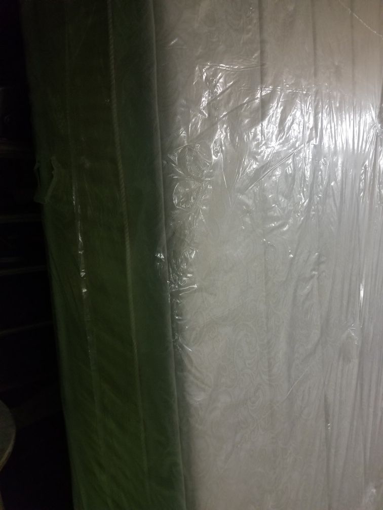 ULTRA PLUSH V SLEEP MATTRESS 24"