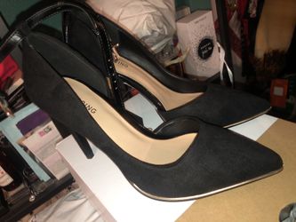 Gold lined pumps size 8