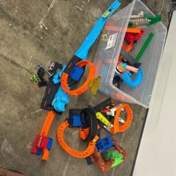 Free Bin Of Hot wheels And Cara