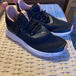 Womens Sneakers Size 7.5 
