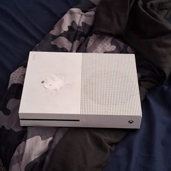 XBOX ONE S (PICKUP ONLY)