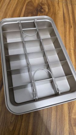 Brownie Pan with Dividers, Non-Stick Baking Tray, 18 Pre-Cut Square Brownie Molds, Brownie Pan.  Molde para brownies antiadherenhe, con divisores. Poc