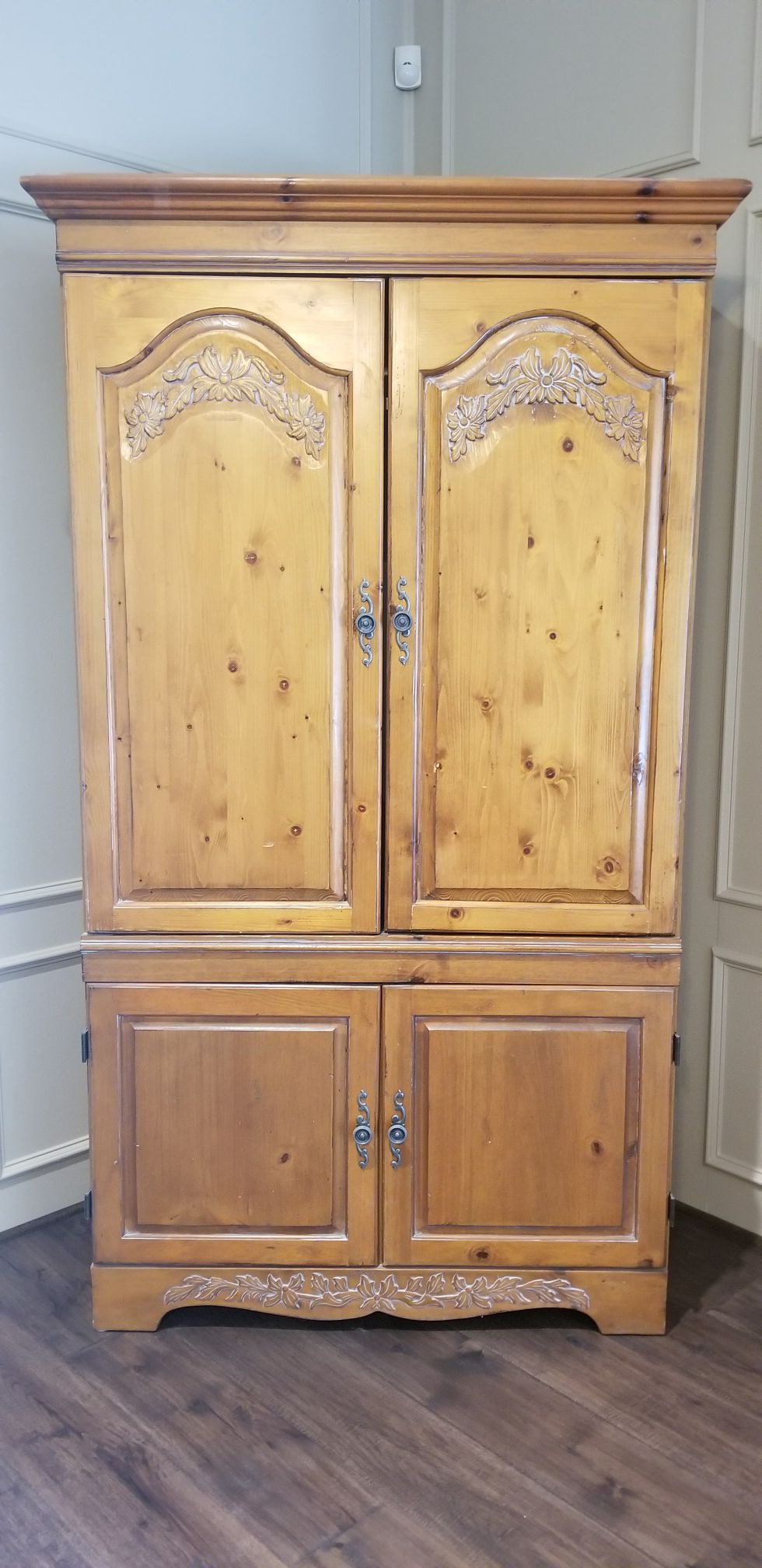 Armoire/TV cabinet