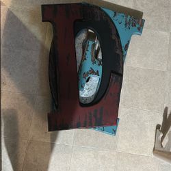 Wooden Letters -Love (V Is Metal ) 