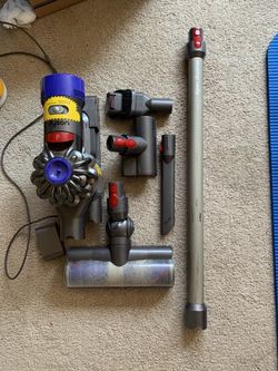 Dyson V8 cleaner