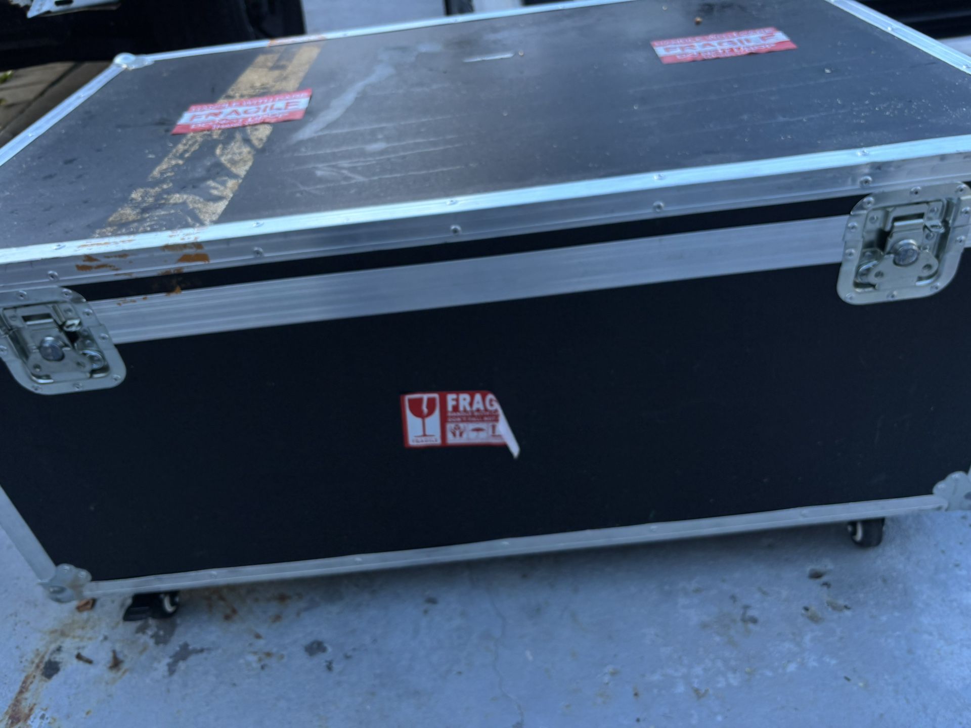 Hard Shipping Case On Wheels For Easy Delivery