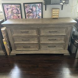 Wooden Dresser Excellent Condition 