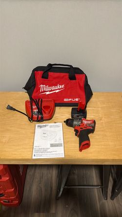 Milwaukee M12 FUEL 12-Volt Lithium-Ion Brushless Cordless 1/2 in. Hammer Drill with 4ah Battery and charger