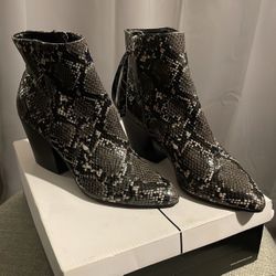 Beautiful Dolce Vita Ankles Boots 