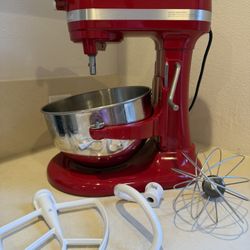 KitchenAid tilt-head stand mixer (Classic / Artisan style) with bowl + whisk + dough hook + paddle 