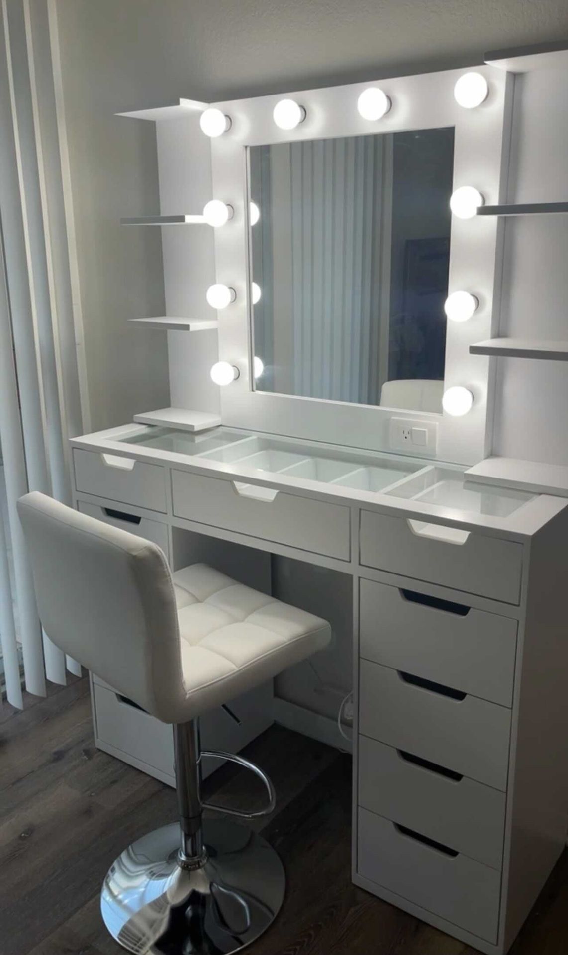 Hollywood Makeup Vanity
