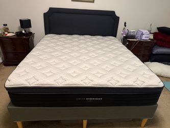 Like New Helix Luxe Midnight Pillow Top Cooling King Mattress