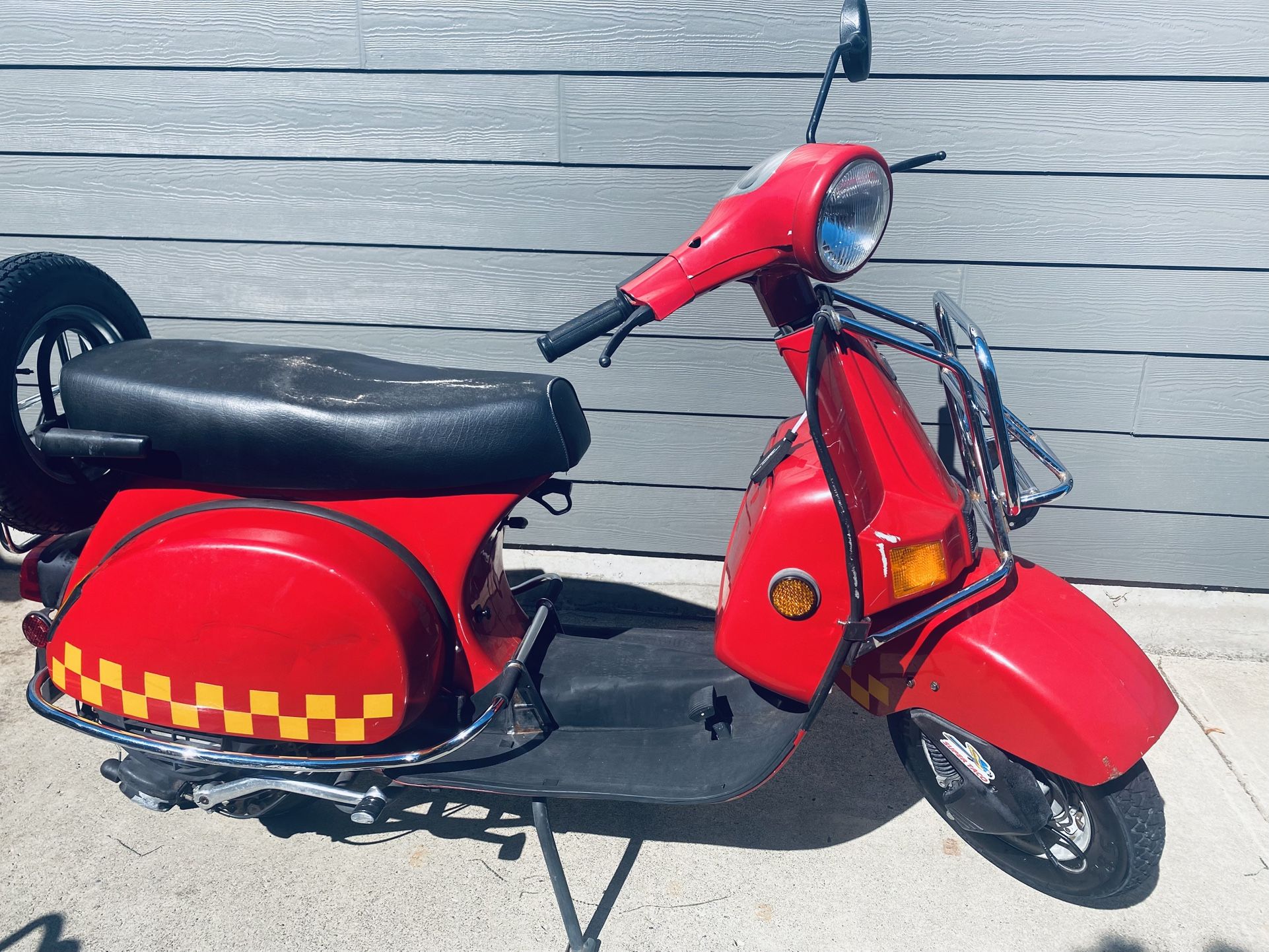 2004 Bajaj Motor Scooter