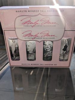 Marilyn Monroe Tall Shooter Set