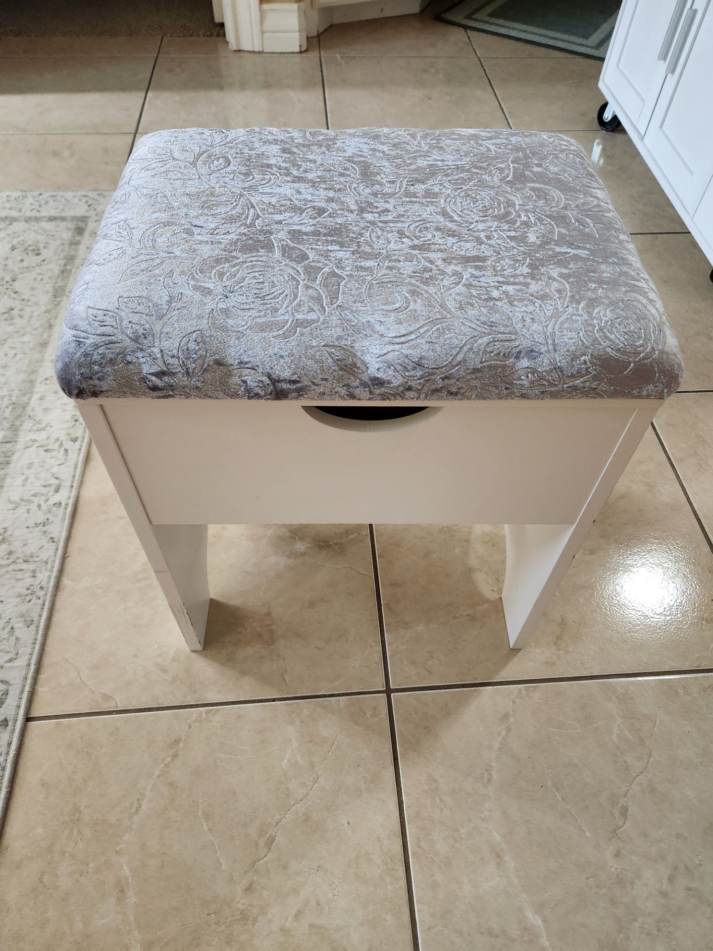 Vanity Storage stool for Sale in Harlingen, TX - OfferUp