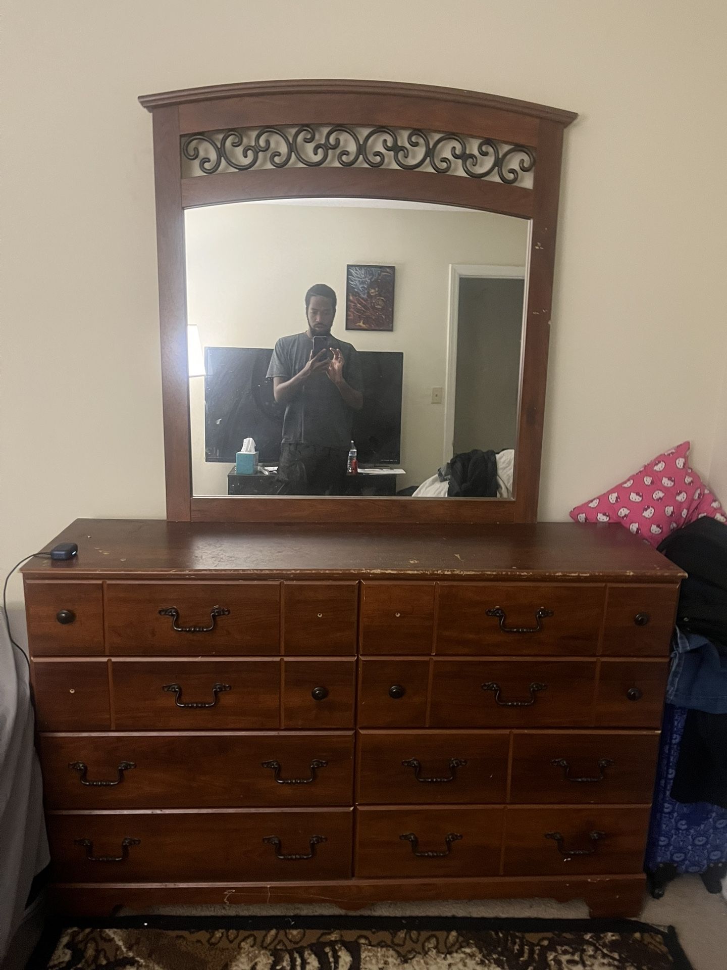 Dresser With Mirror