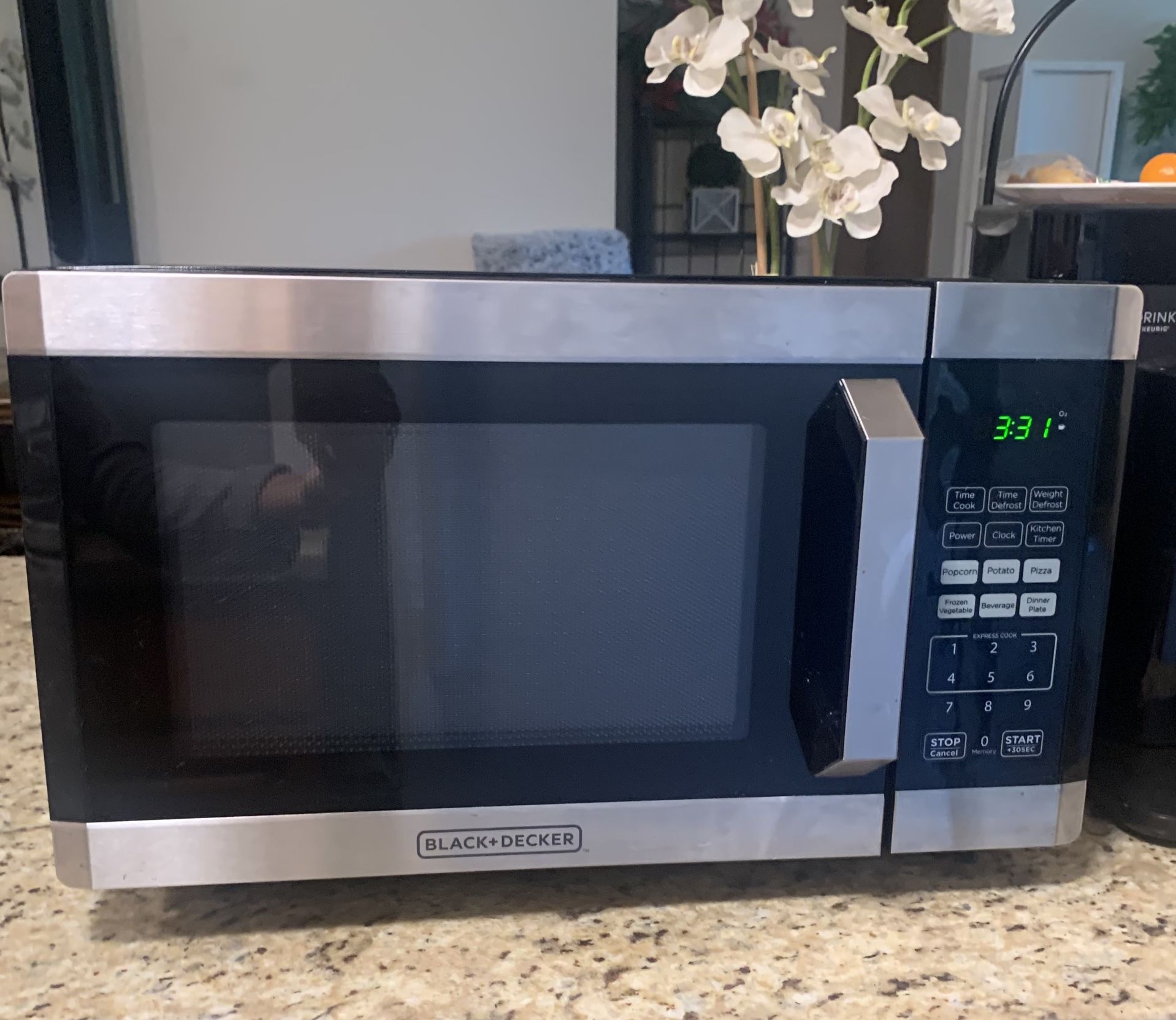 Like New-Nice Black & Decker Microwave
